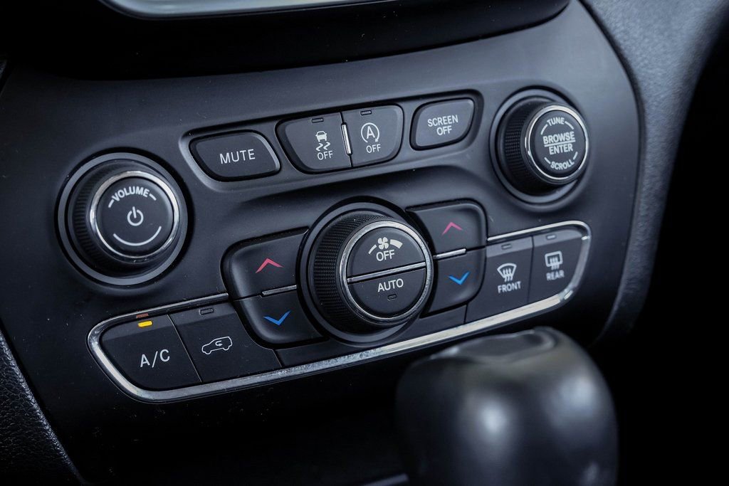 Used 2022 Jeep Cherokee Latitude Lux image 36