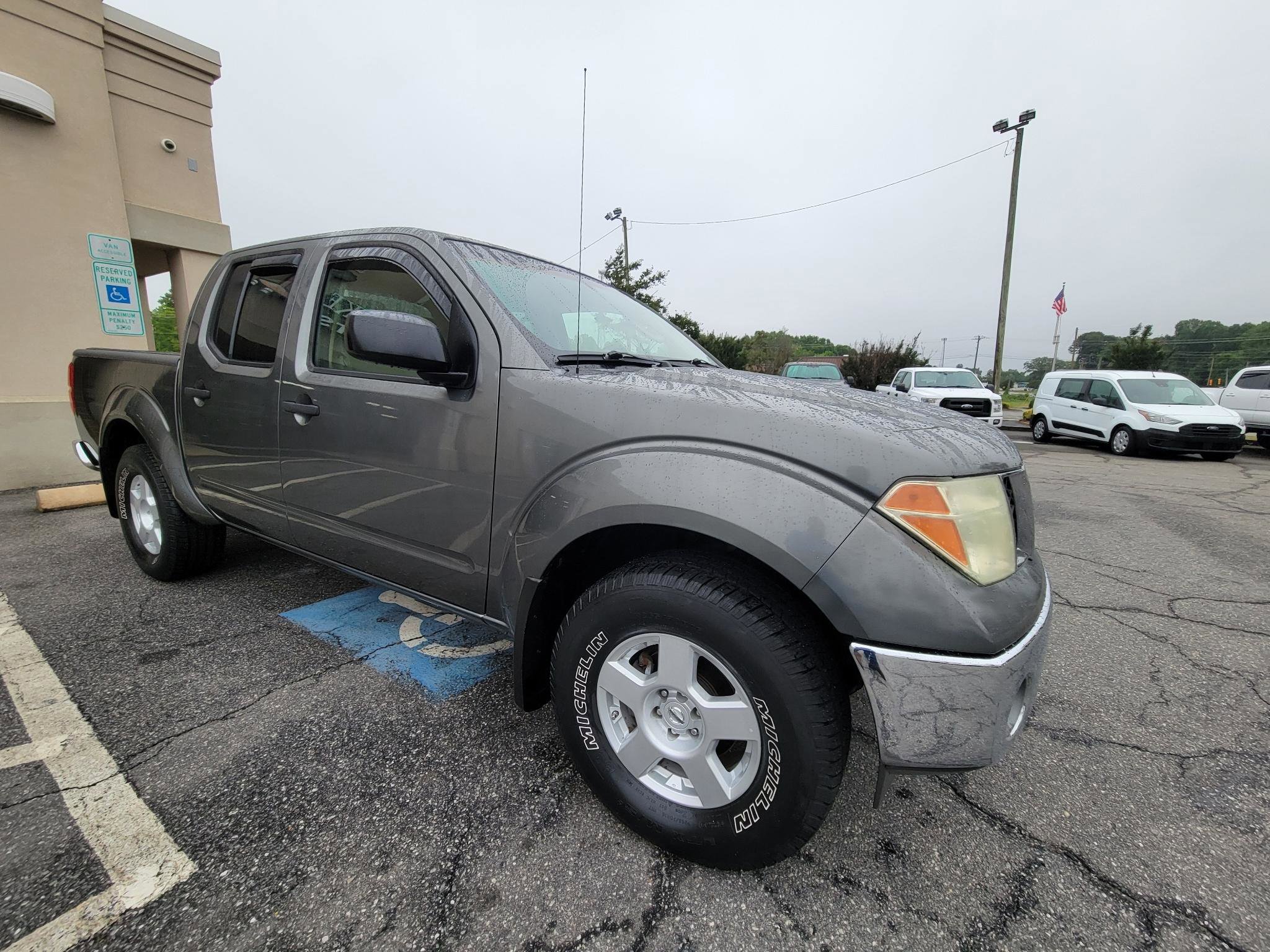 Used 2007 Nissan Frontier SE w/ SE Value Truck Pkg AWD/4WD image 14