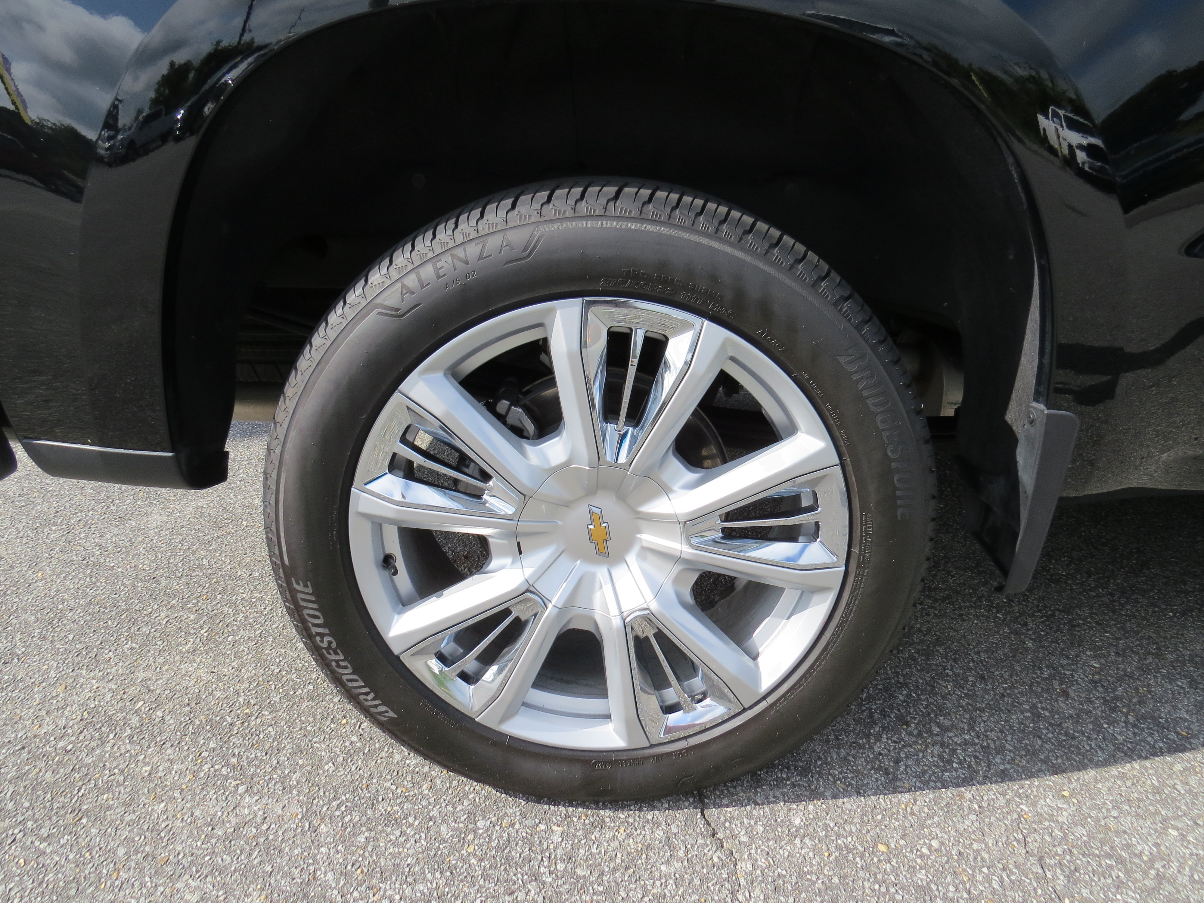 Used 2025 Chevrolet Silverado 1500 High Country w/ High Country Premium Package AWD/4WD image 13