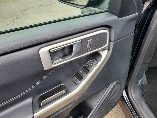 Used 2022 Ford Explorer XLT w/ Equipment Group 202A image 10
