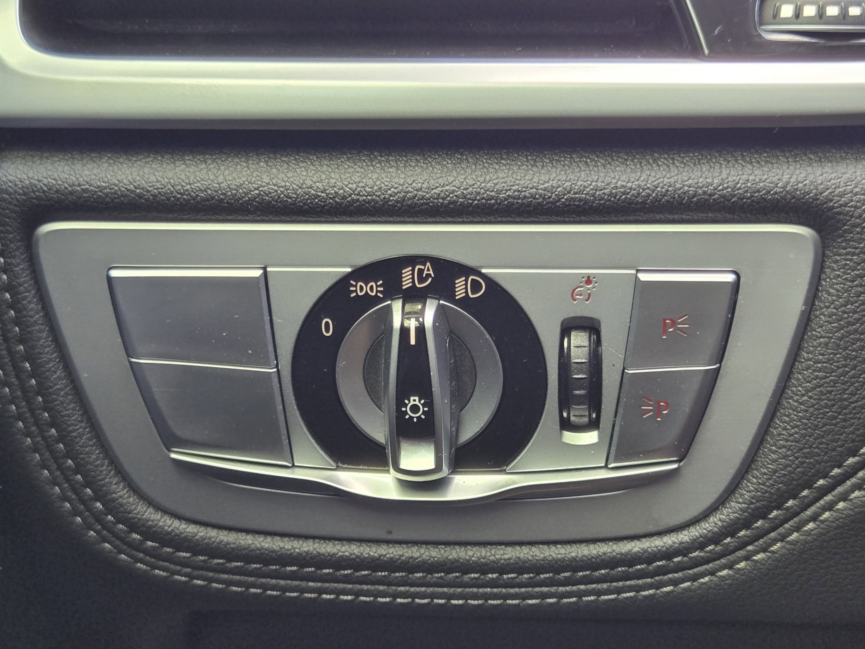 Used 2020 BMW 740i w/ Premium Package RWD image 19