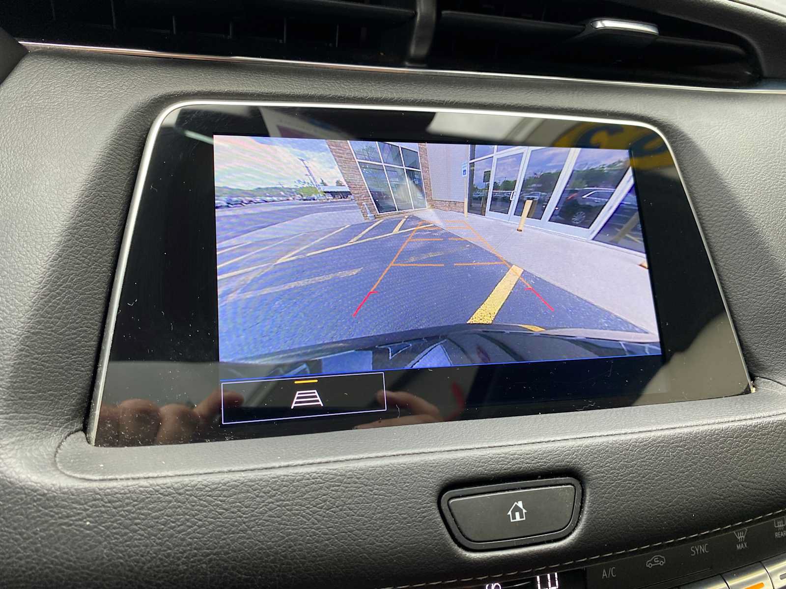 Used 2023 Cadillac XT4 Luxury w/ Cold Weather Package FWD image 20