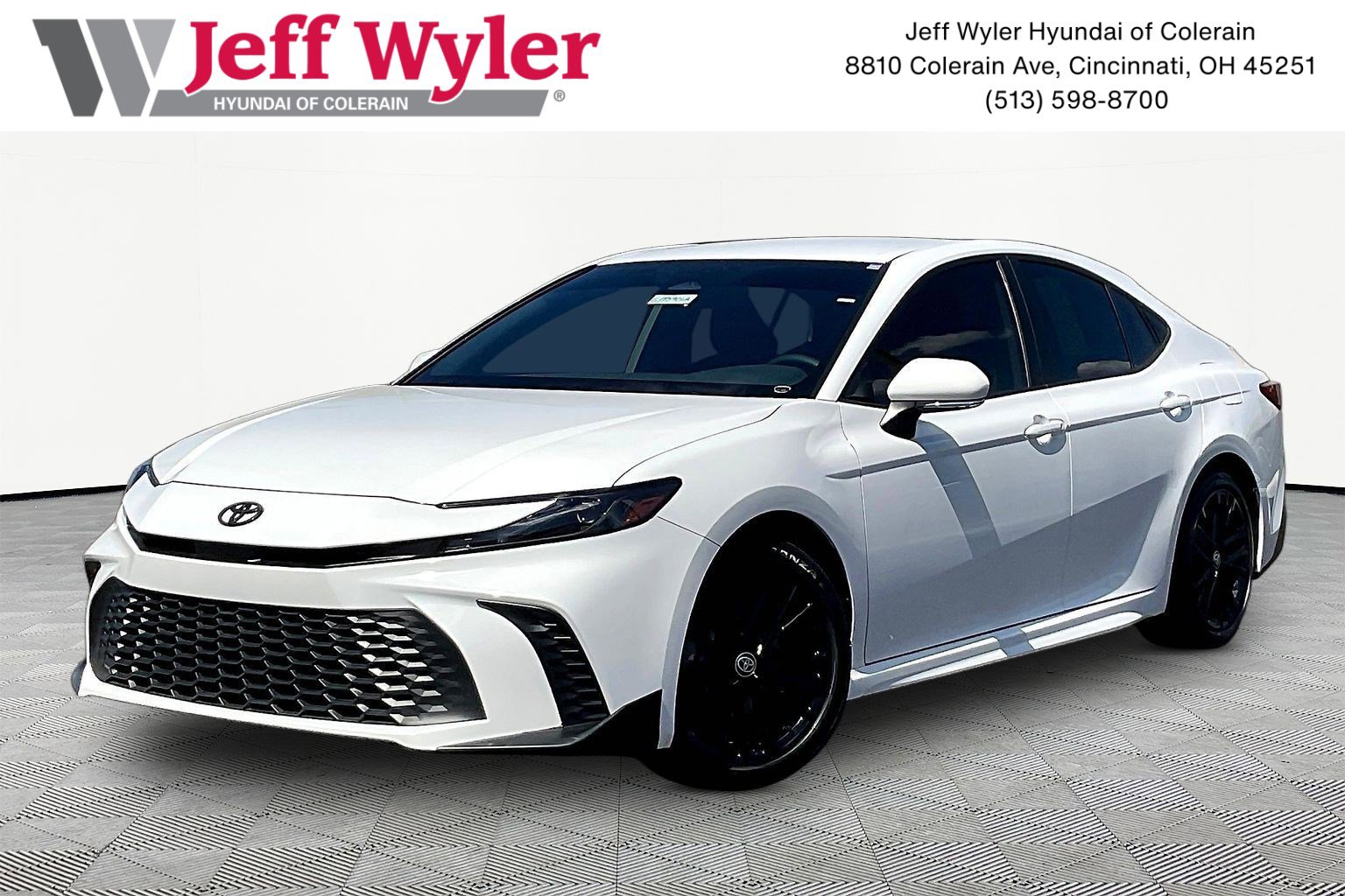 Used 2025 Toyota Camry SE w/ Convenience Package FWD image 1