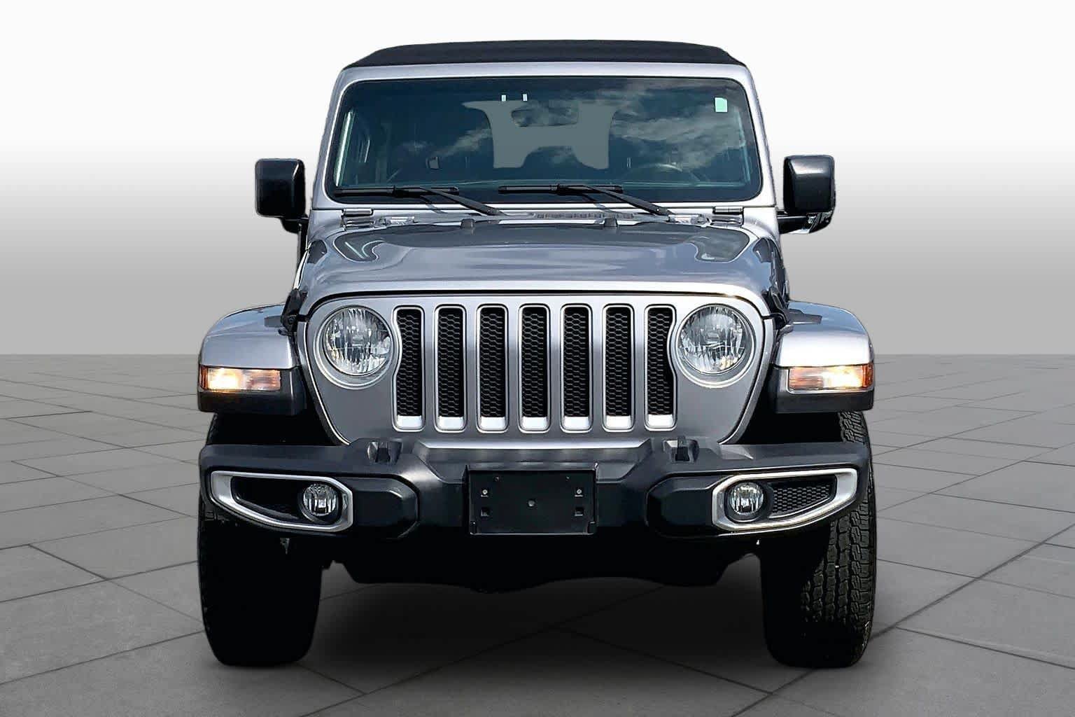 Used 2018 Jeep Wrangler Unlimited Sahara w/ Dual Top Group AWD/4WD image 4