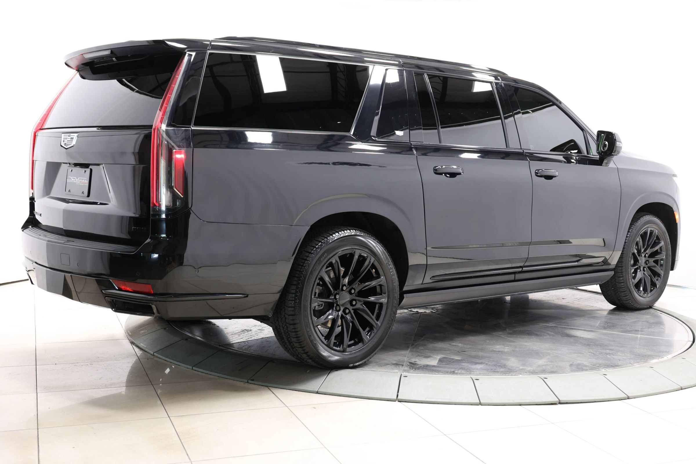 Used 2023 Cadillac Escalade ESV Sport w/ LPO, ONYX Package AWD/4WD image 5