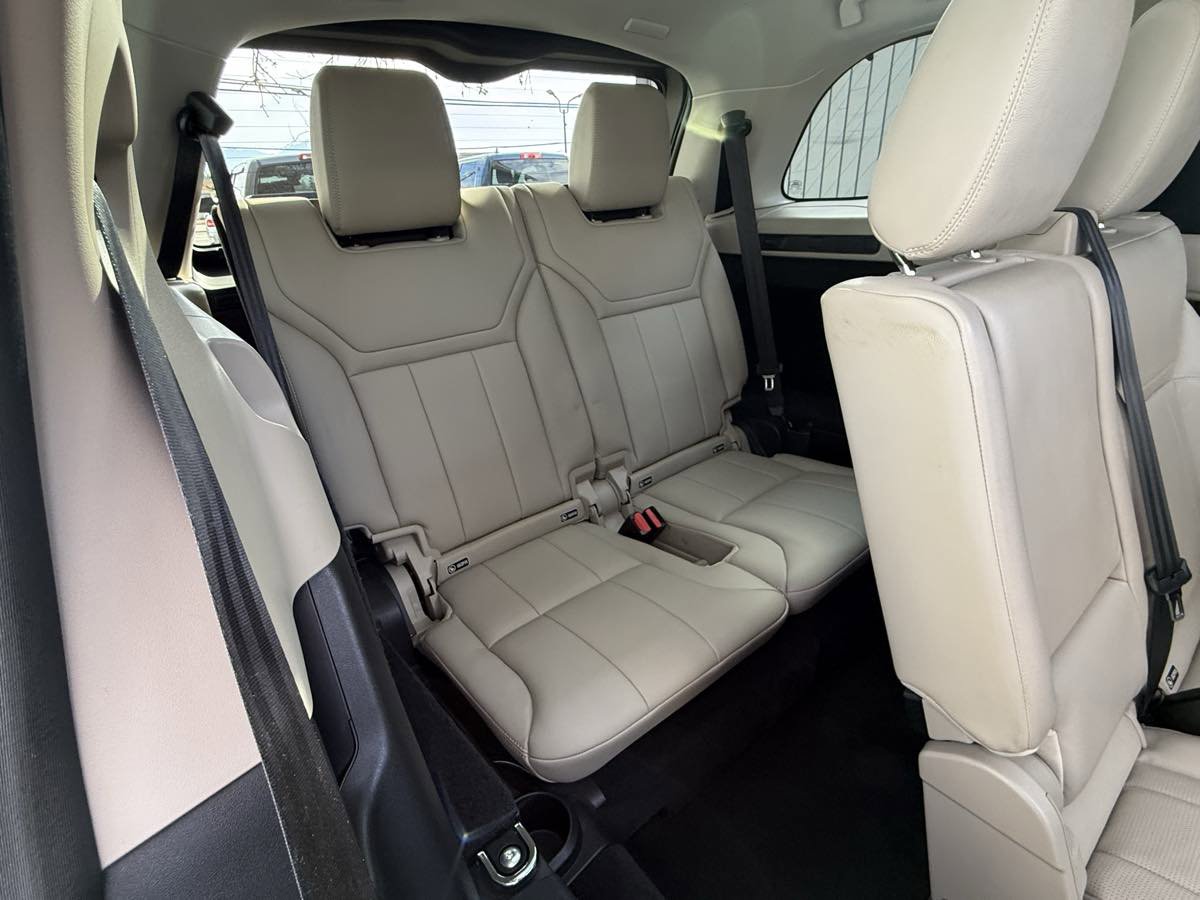 Used 2018 Land Rover Discovery HSE image 18