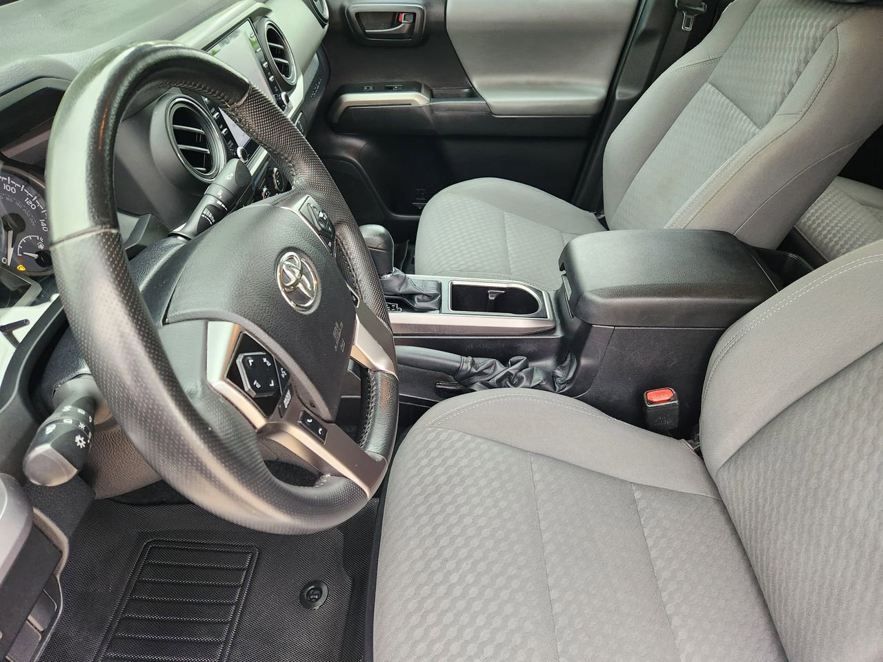 Used 2021 Toyota Tacoma SR5 RWD image 12