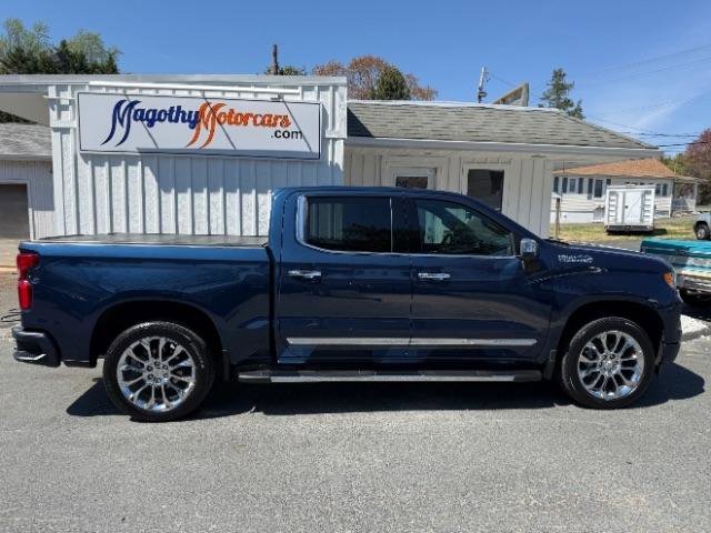 Used 2023 Chevrolet Silverado 1500 High Country w/ High Country Premium Package AWD/4WD image 2