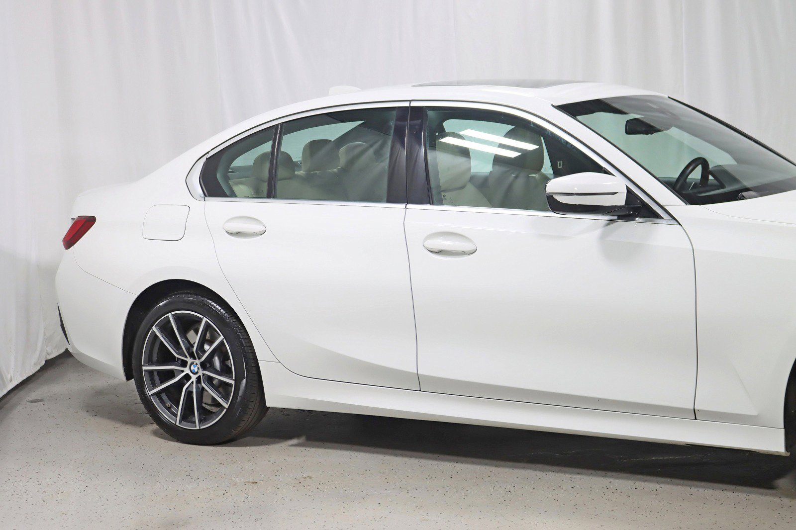 Used 2022 BMW 330i xDrive Sedan w/ Premium Package image 4