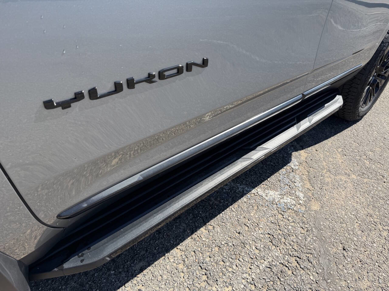 Used 2023 GMC Yukon SLT w/ SLT Luxury Package image 11