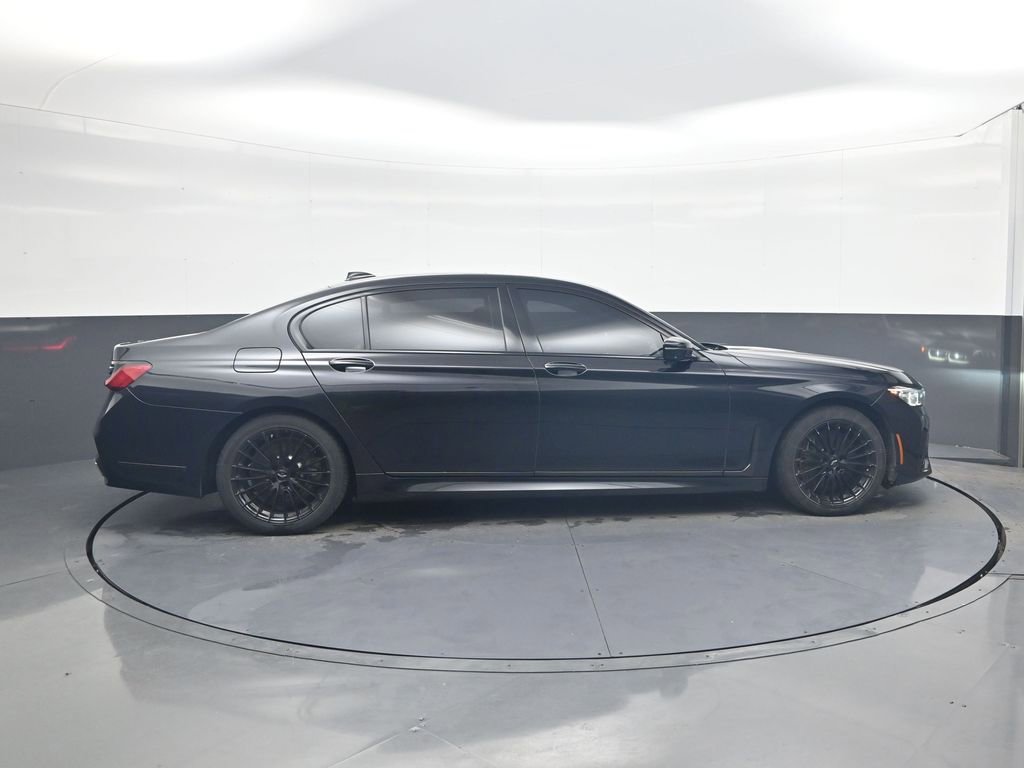 Used 2021 BMW 750i xDrive w/ Executive Package AWD/4WD image 11