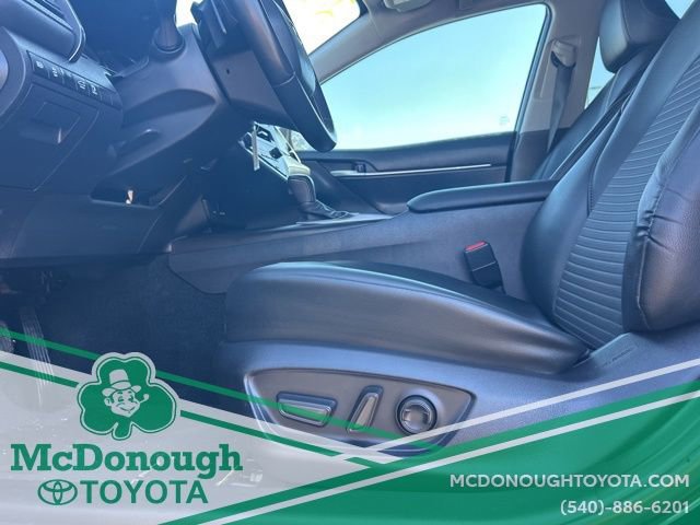 Used 2024 Toyota Camry SE image 3