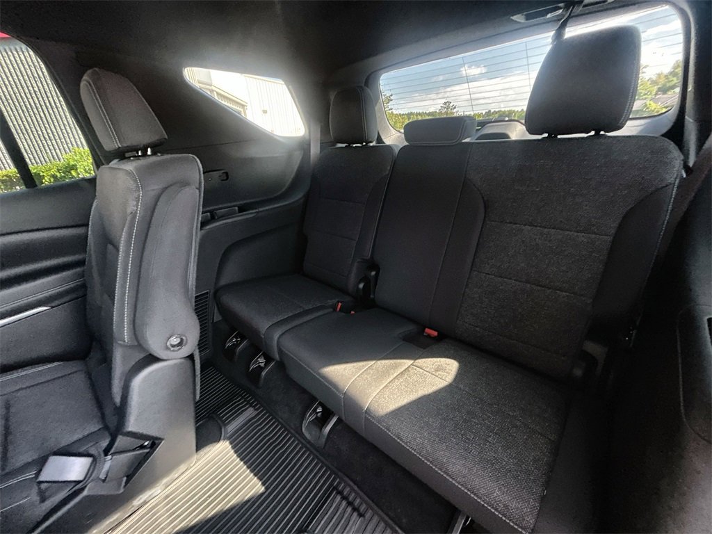 Used 2025 Chevrolet Traverse LT w/ LPO, Floor Liner Package image 29
