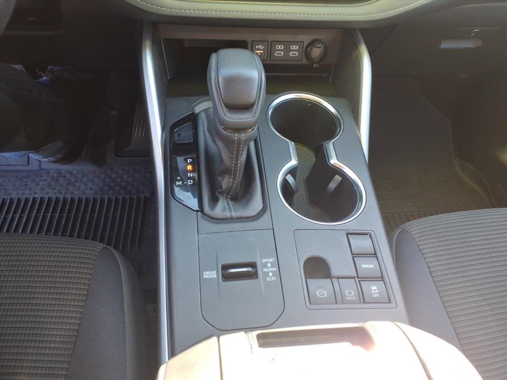Used 2023 Toyota Highlander L image 13