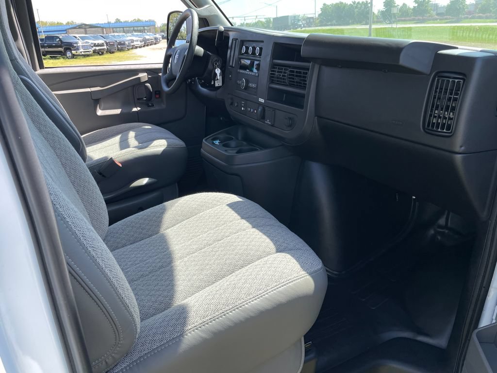 New 2025 GMC Savana 3500 w/ Power Convenience Package RWD image 23