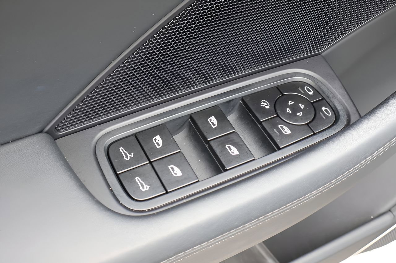 Used 2022 Porsche Panamera 4S image 14