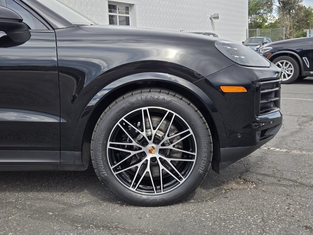 Used 2025 Porsche Cayenne S AWD/4WD image 9