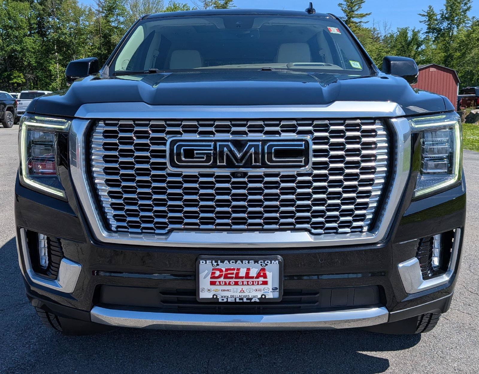 Used 2023 GMC Yukon XL Denali AWD/4WD image 2