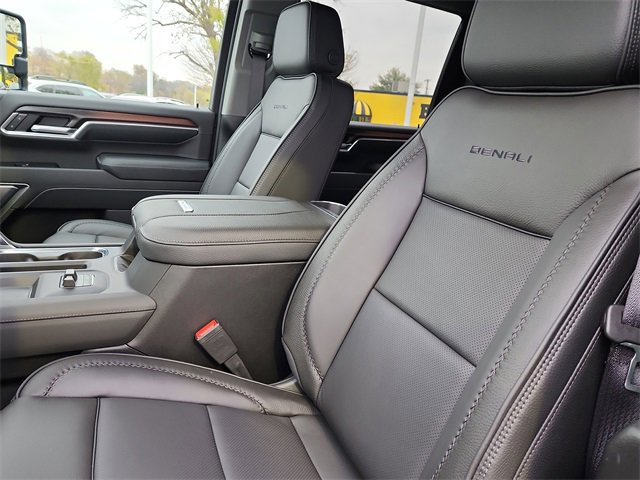 New 2026 GMC Sierra 3500 Denali w/ Denali Reserve Package image 18