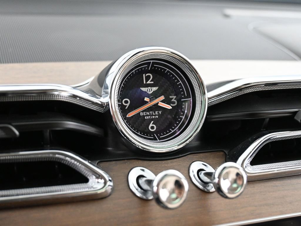 Used 2024 Bentley Bentayga AWD/4WD image 21