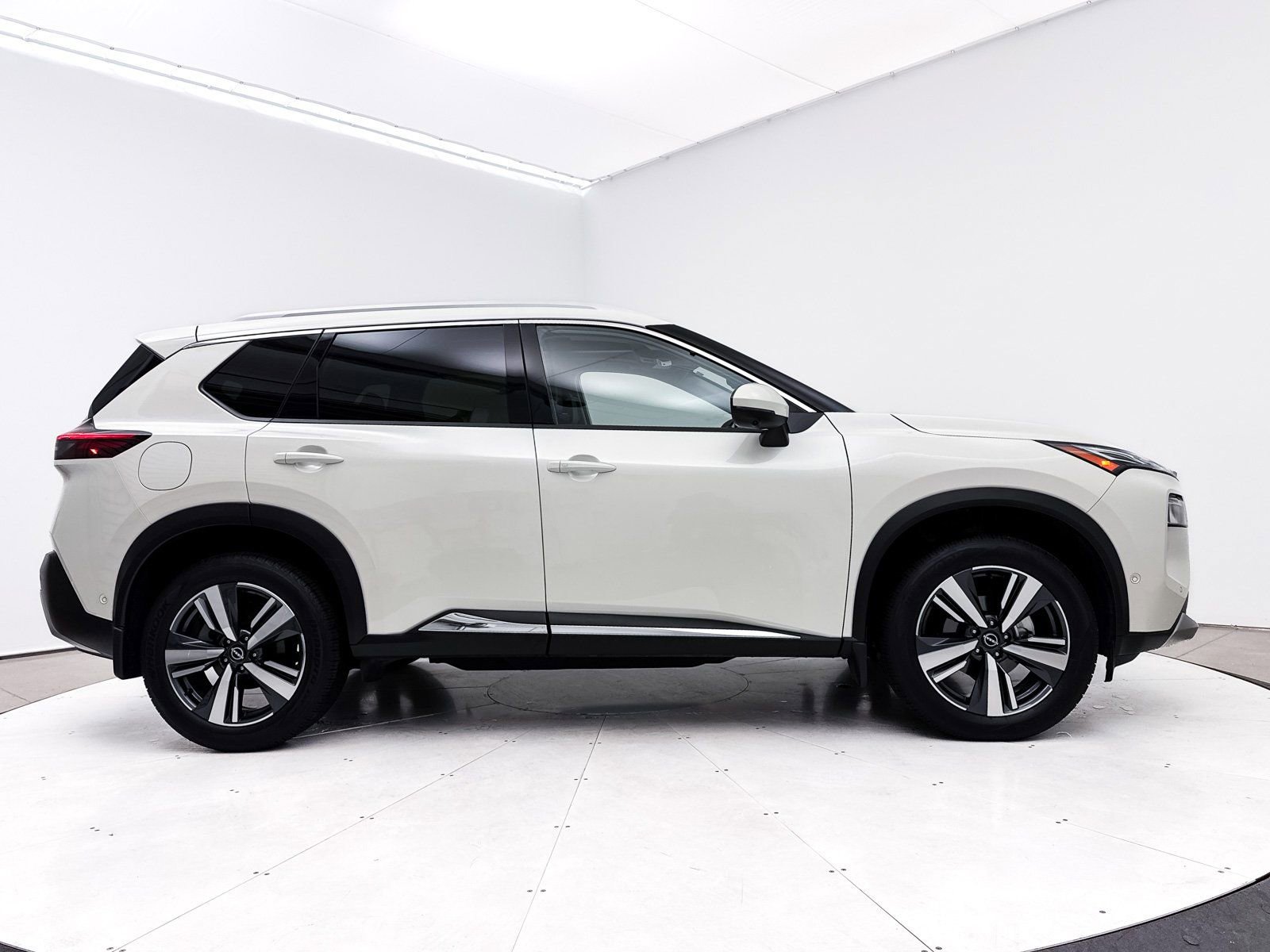 Used 2023 Nissan Rogue Platinum image 39