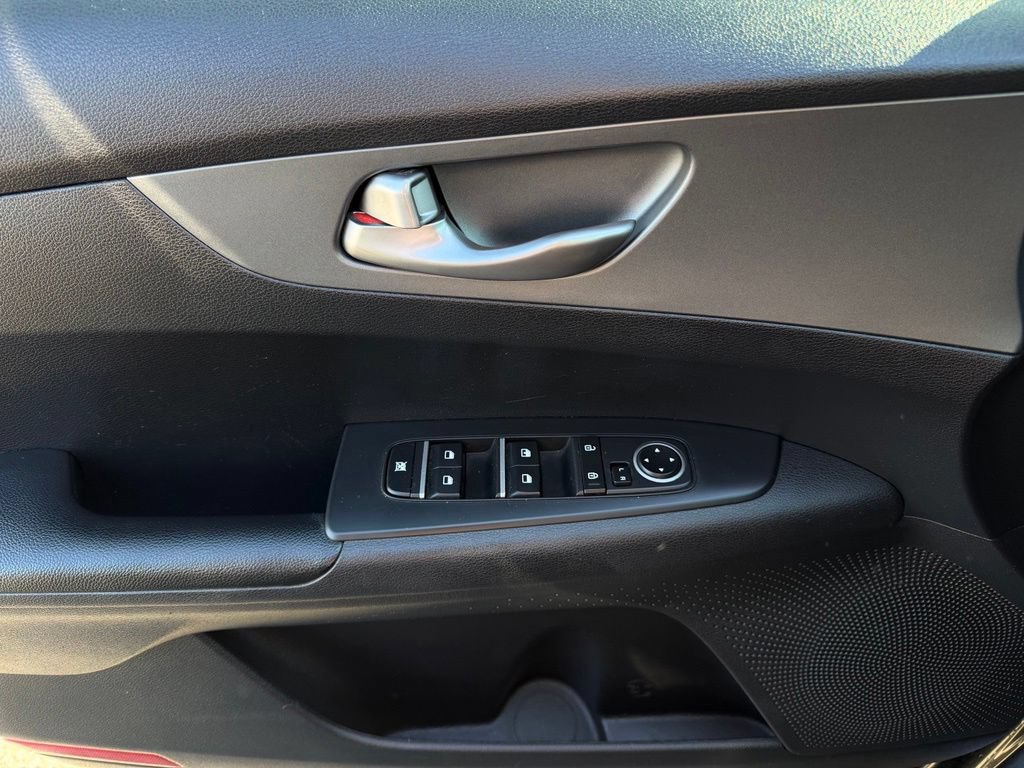 Used 2021 Kia Forte LXS FWD image 18
