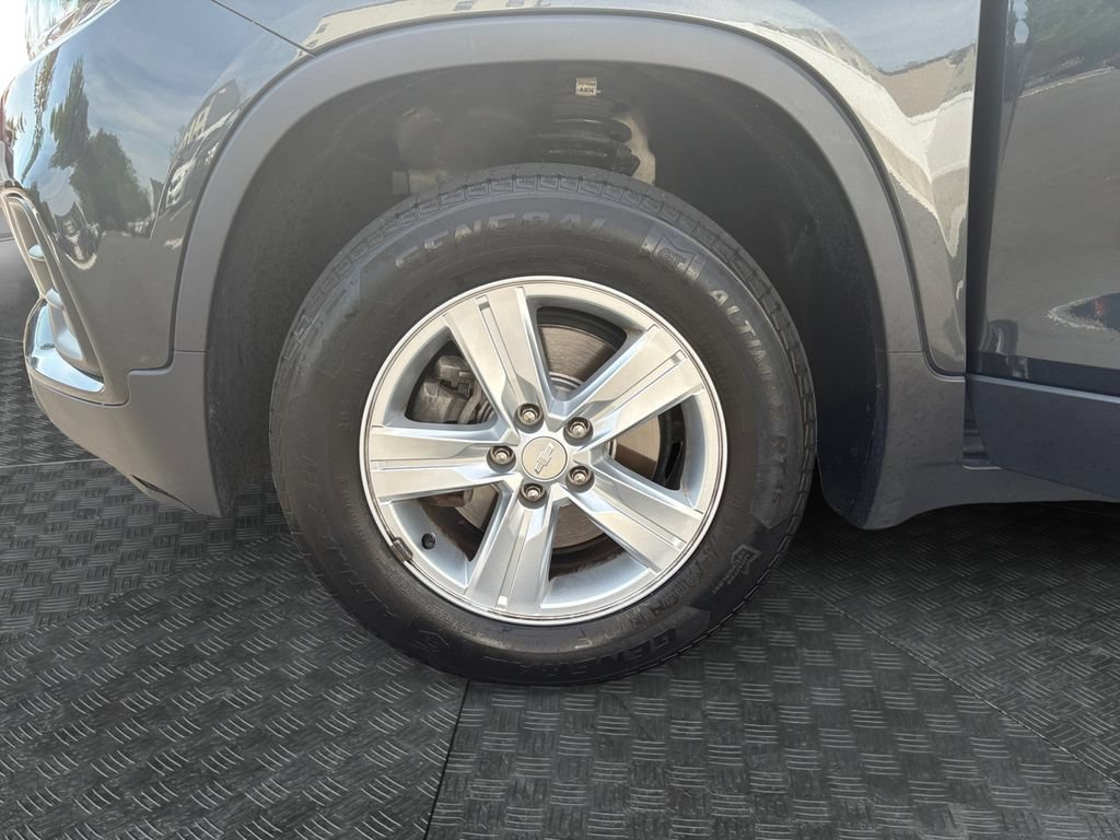 Used 2019 Chevrolet Trax LS w/ Tint and Cruise Package AWD/4WD image 14