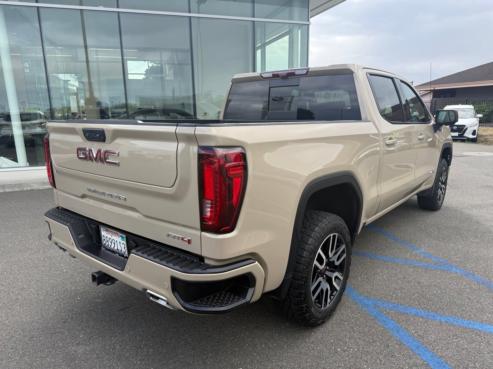 Used 2023 GMC Sierra 1500 AT4 w/ Technology Package AWD/4WD image 8
