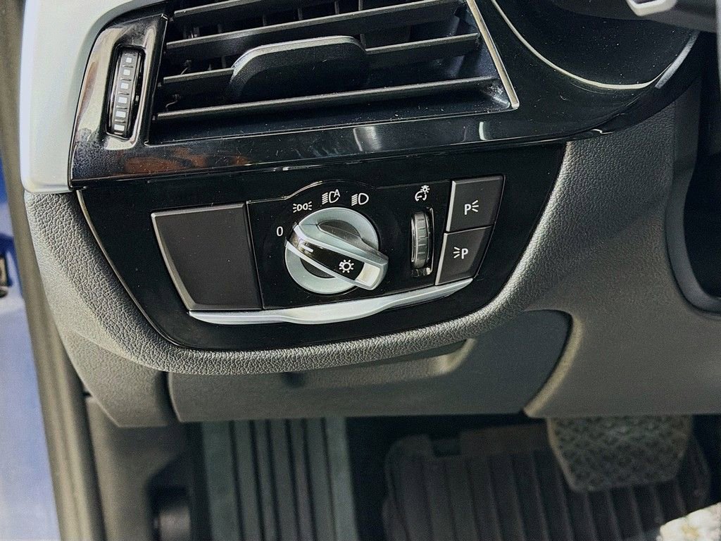 Used 2022 BMW 530i xDrive w/ Premium Package image 32