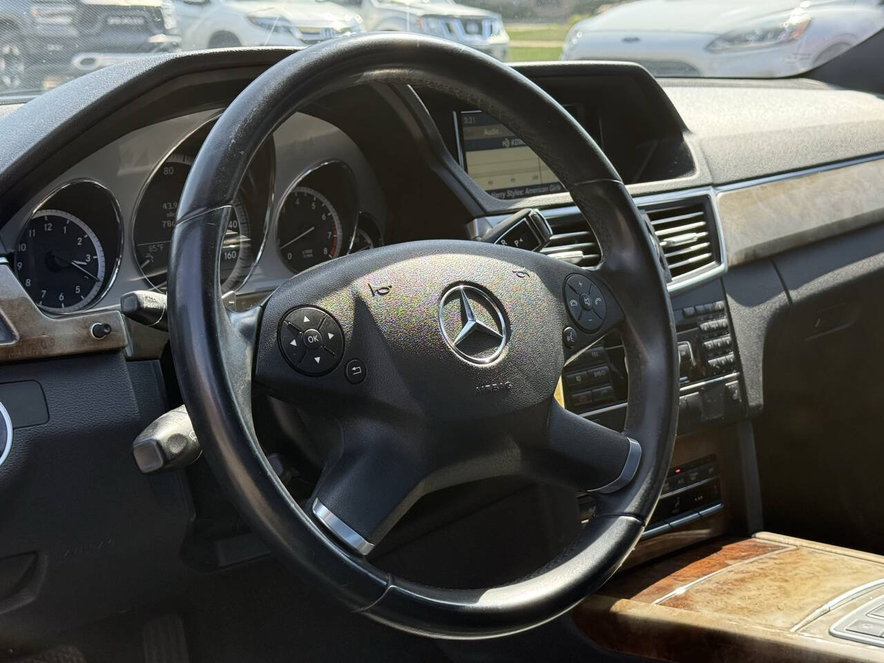 Used 2011 Mercedes-Benz E 350 4MATIC Sedan w/ Premium 1 Pkg image 2