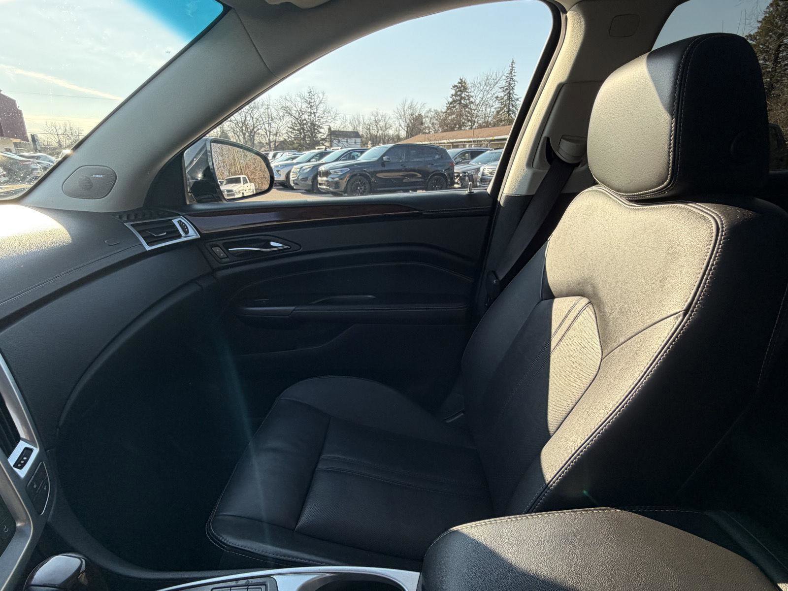 Used 2012 Cadillac SRX Luxury image 22