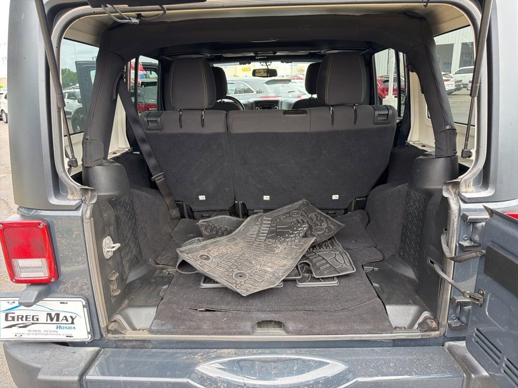 Used 2018 Jeep Wrangler Unlimited Sahara w/ Max Tow Package image 16