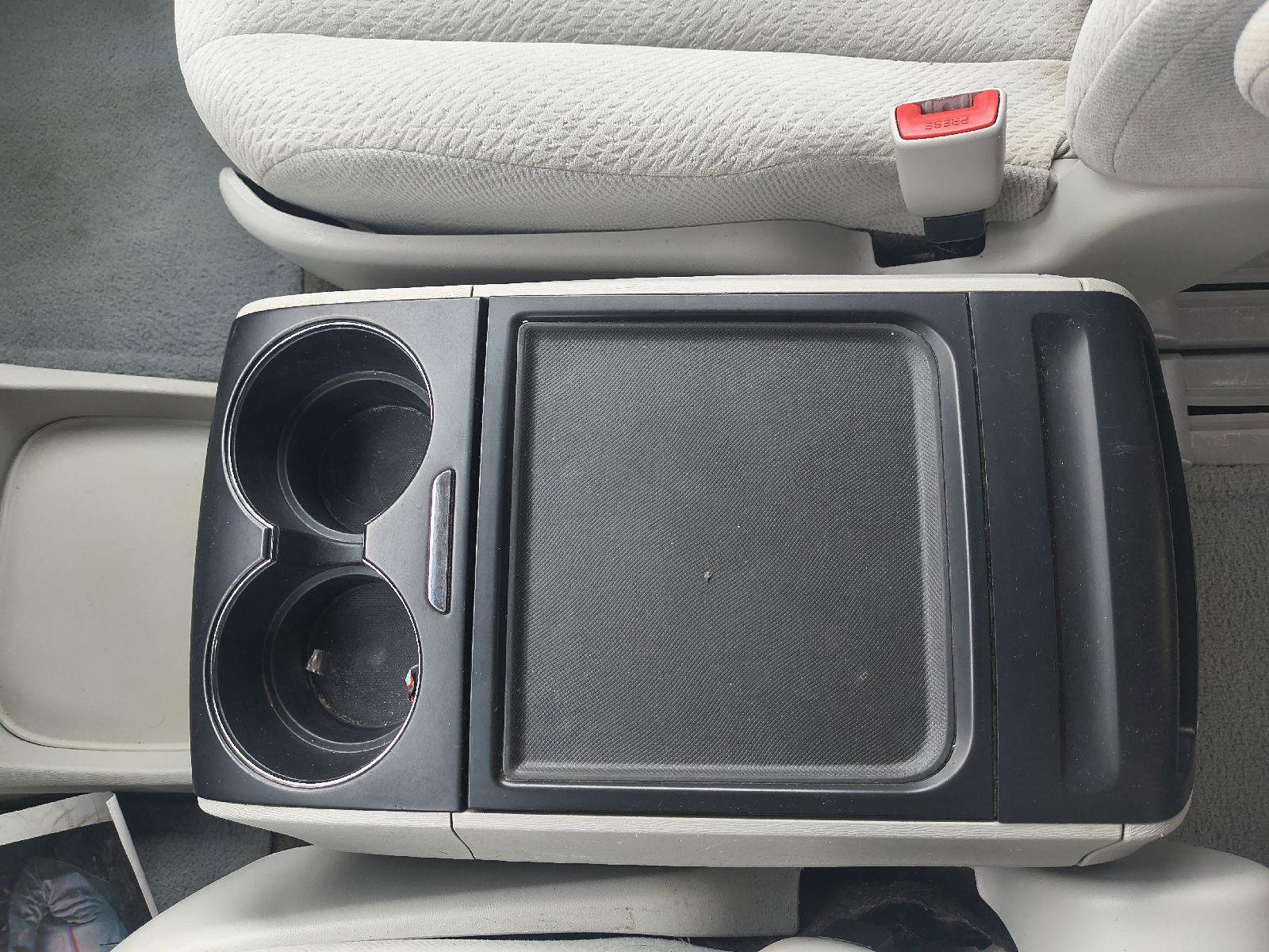 Used 2013 Toyota Sienna LE w/ Towing Pkg image 16