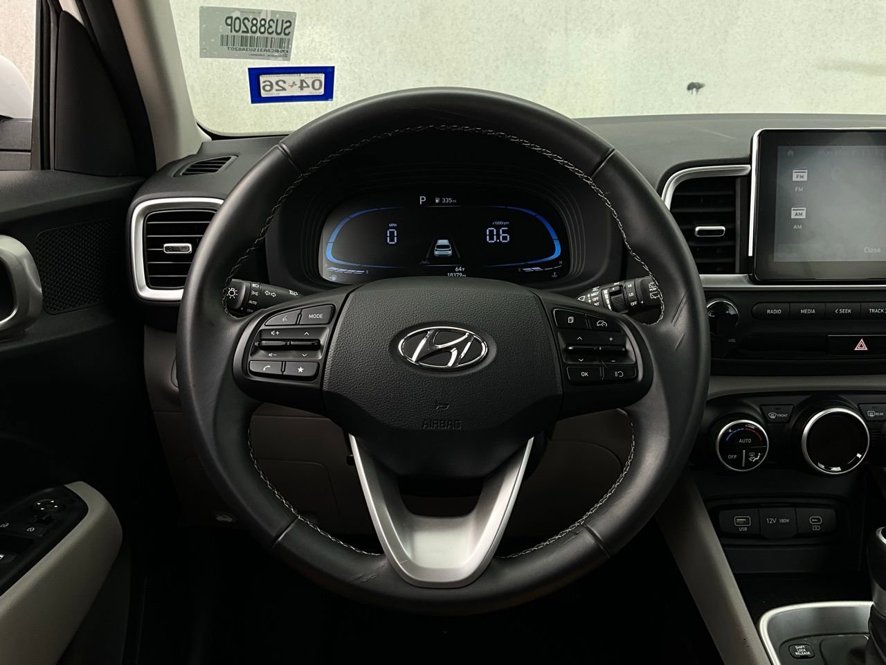 Used 2025 Hyundai Venue SEL image 33