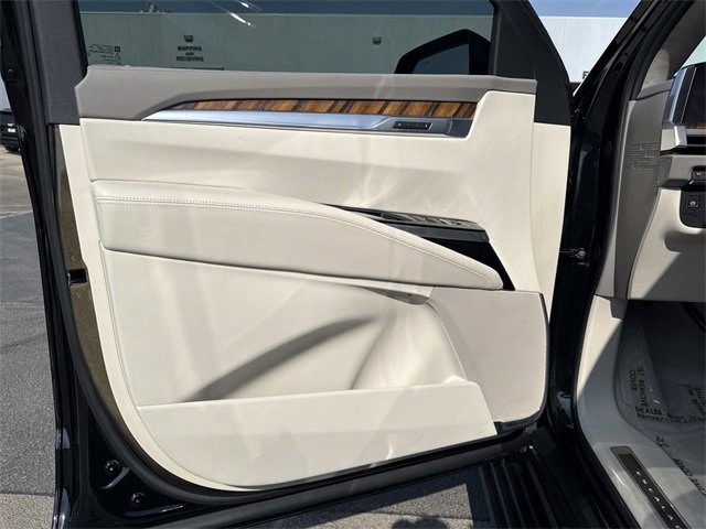 Used 2025 Cadillac Escalade Sport Platinum w/ LPO, ONYX Package image 8