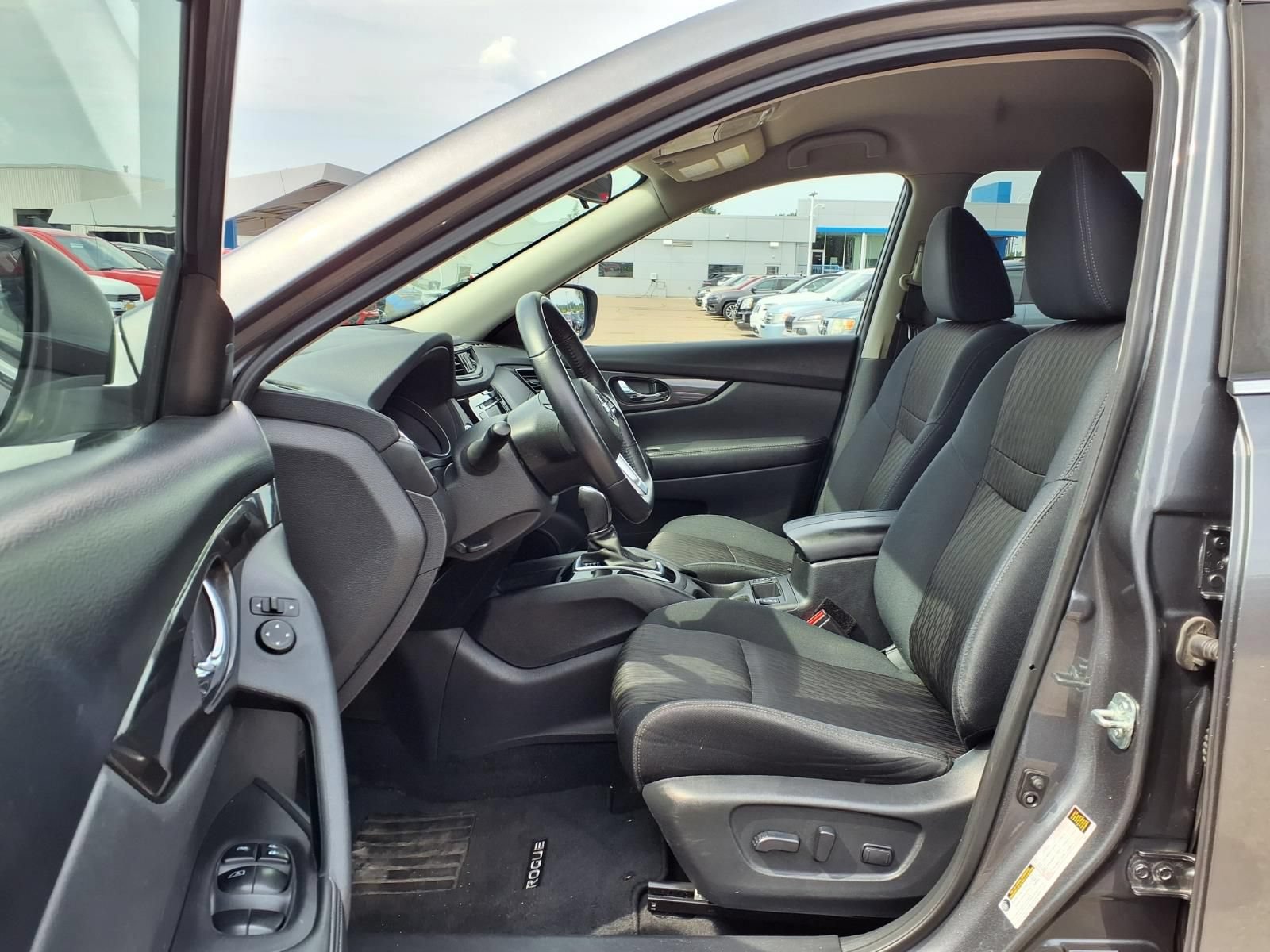 Used 2018 Nissan Rogue SV AWD/4WD image 17