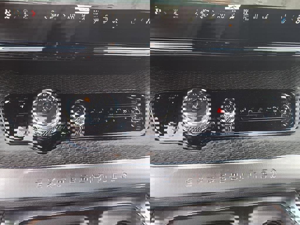 New 2025 Ford Expedition Platinum w/ Stealth Appearance Package image 34