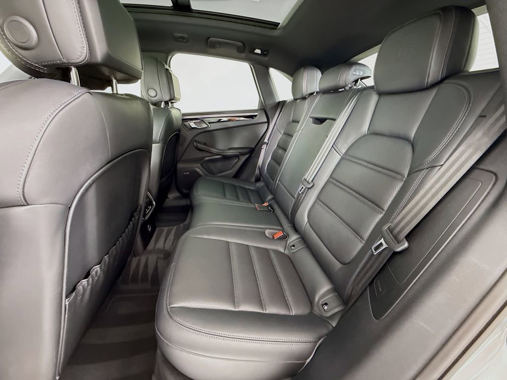 Certified 2025 Porsche Macan image 25