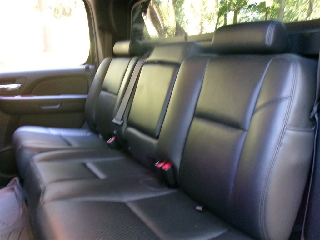 Used 2013 Chevrolet Avalanche LTZ RWD image 32