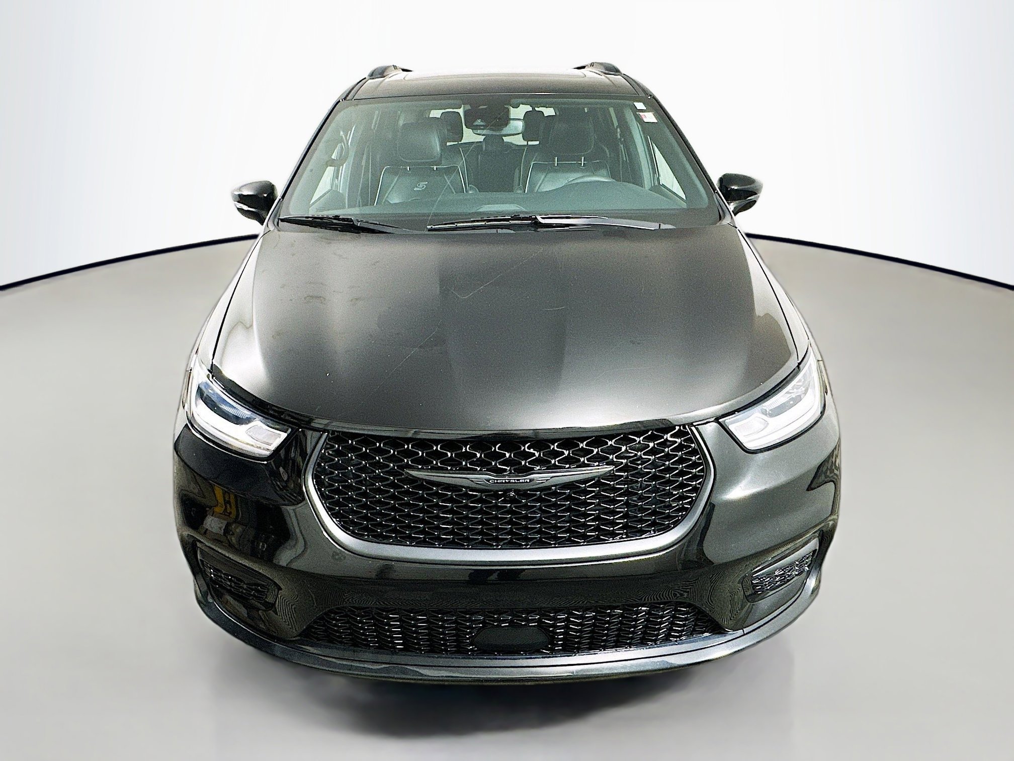 Used 2025 Chrysler Pacifica Limited FWD image 2