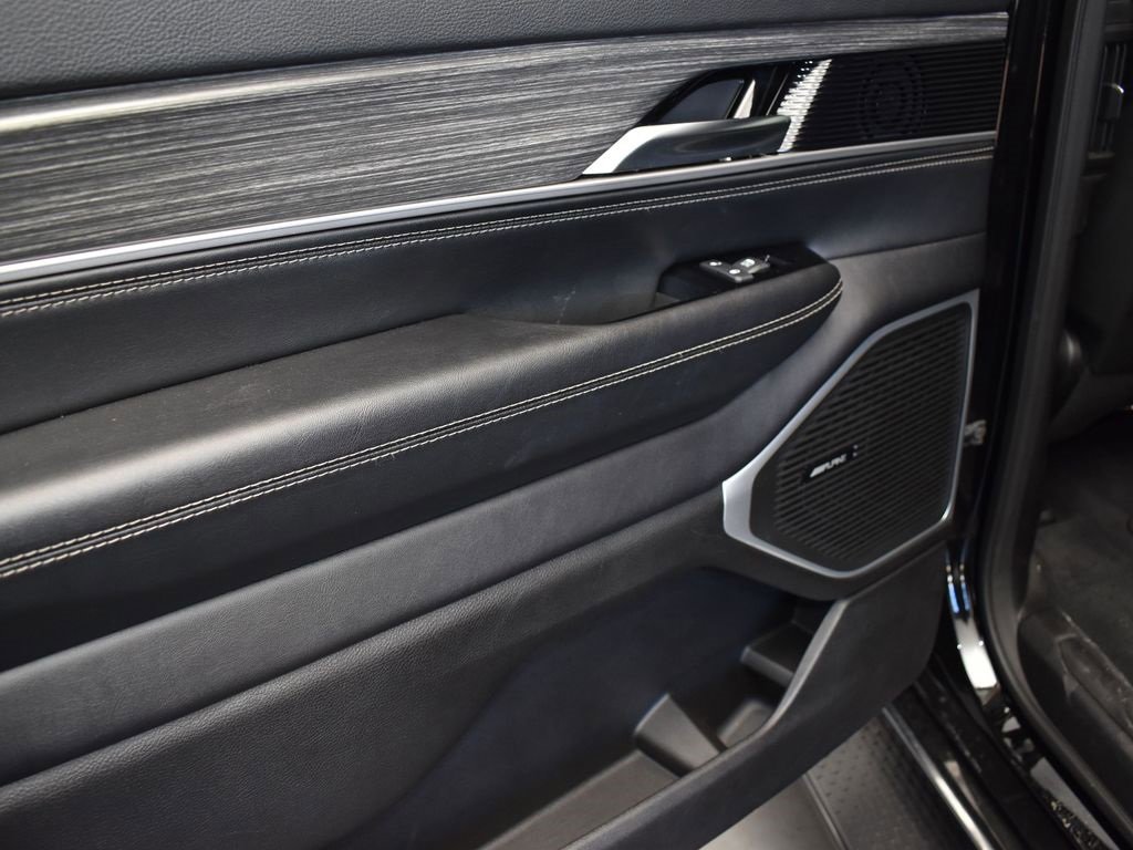 Used 2024 Jeep Wagoneer L Series II w/ Flexible Seating Group image 15