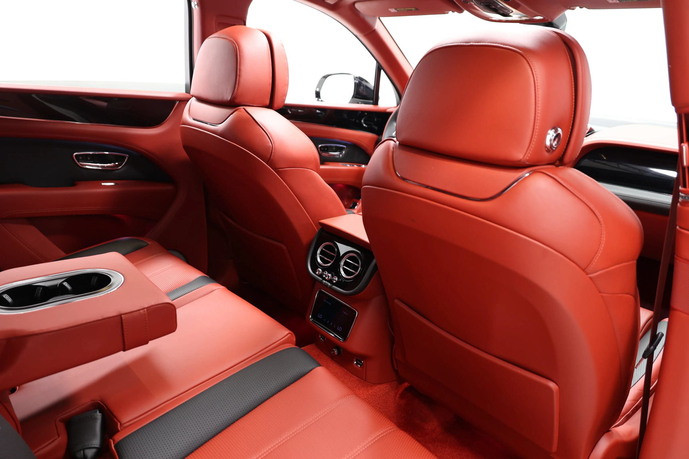 Used 2022 Bentley Bentayga AWD/4WD image 93