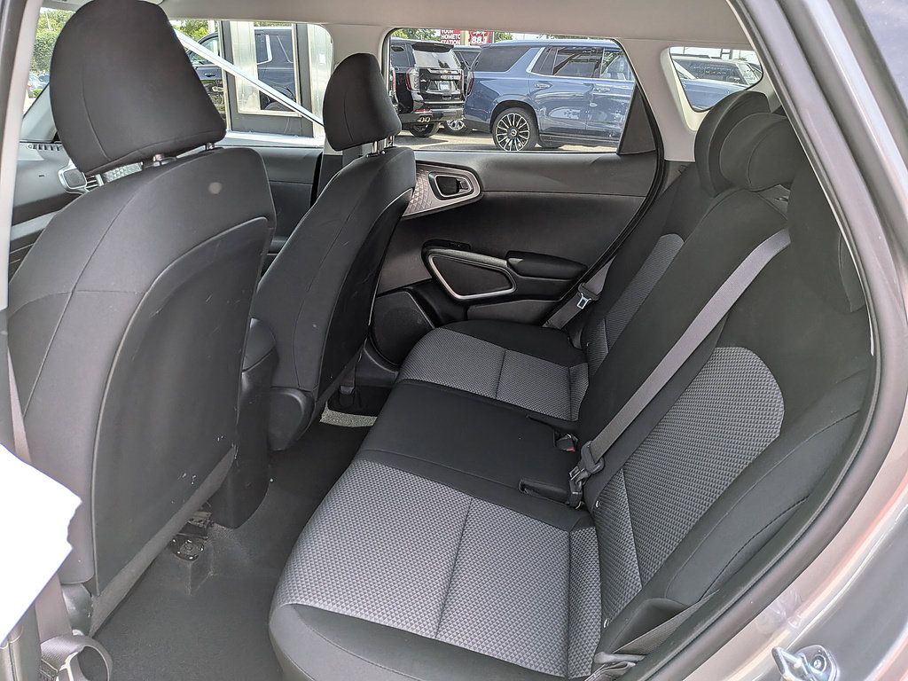 Used 2023 Kia Soul LX w/ LX Technology Package FWD image 39