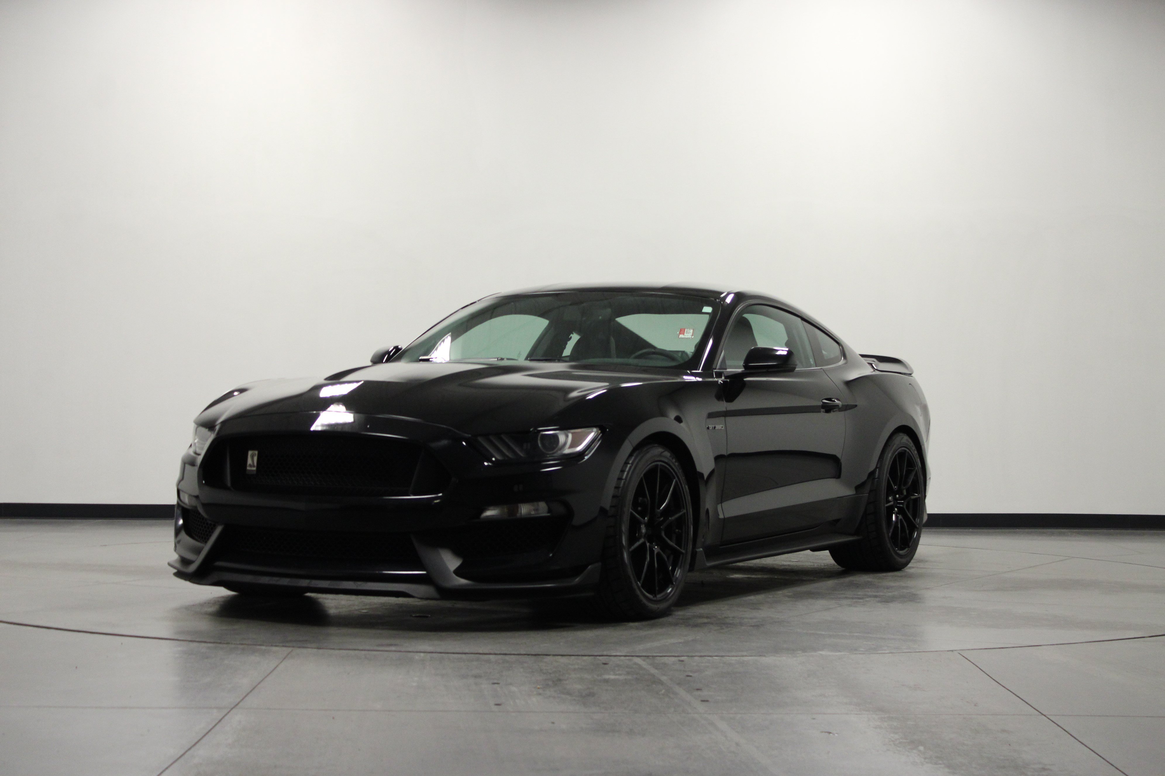 Used 2019 Ford Mustang Shelby GT350 w/ Technology Package RWD image 8