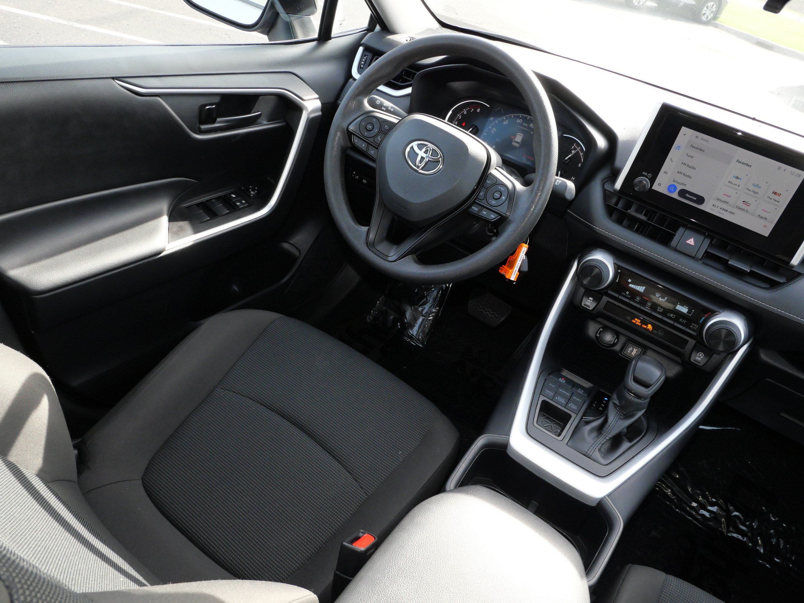 Certified 2025 Toyota RAV4 LE AWD/4WD image 9
