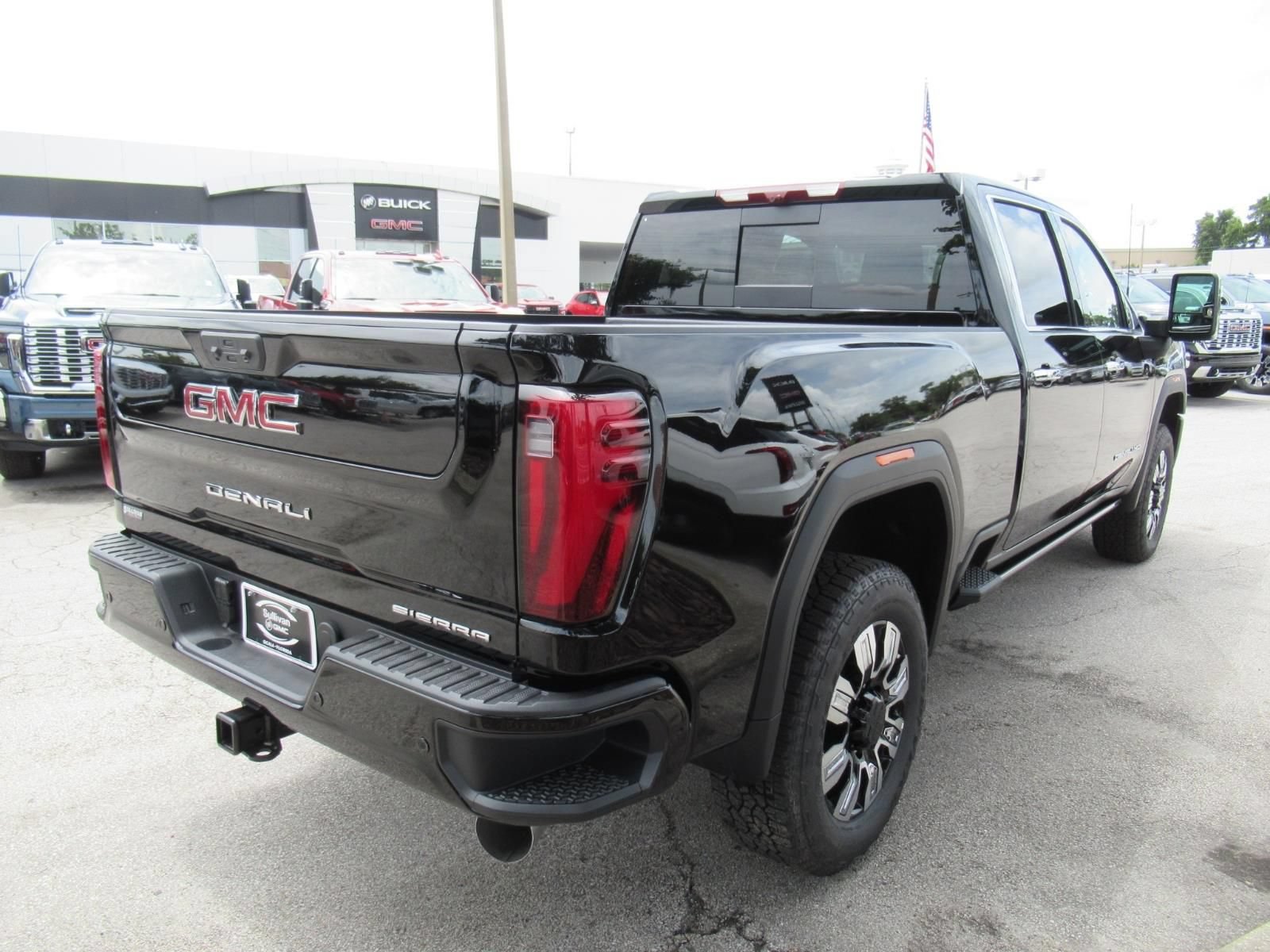 New 2026 GMC Sierra 2500 Denali w/ Denali Reserve Package AWD/4WD image 7