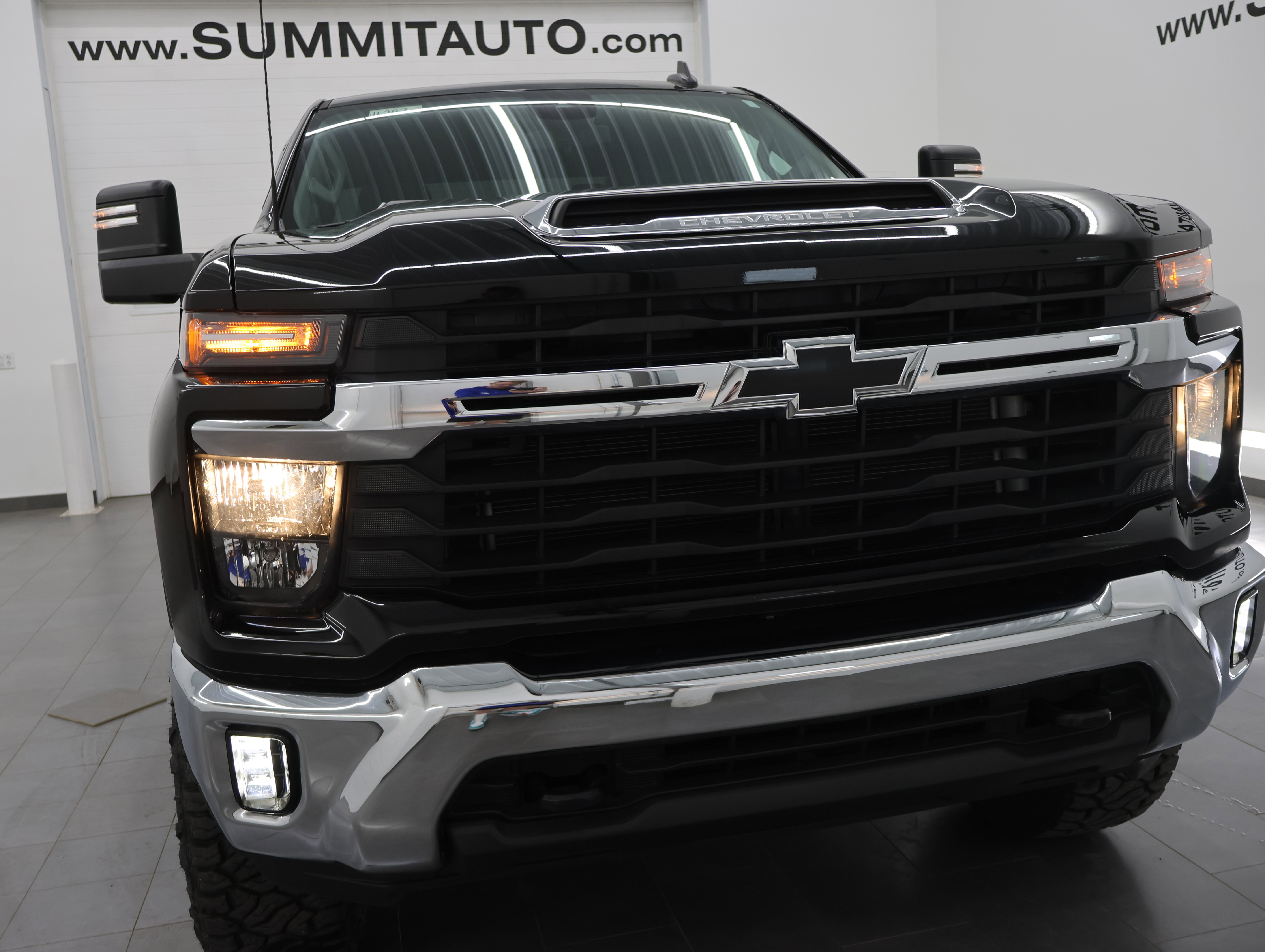 Used 2024 Chevrolet Silverado 2500 LT AWD/4WD image 20