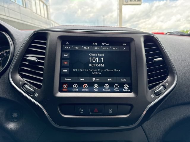 Used 2021 Jeep Cherokee Trailhawk w/ Trailer Tow Group AWD/4WD image 15