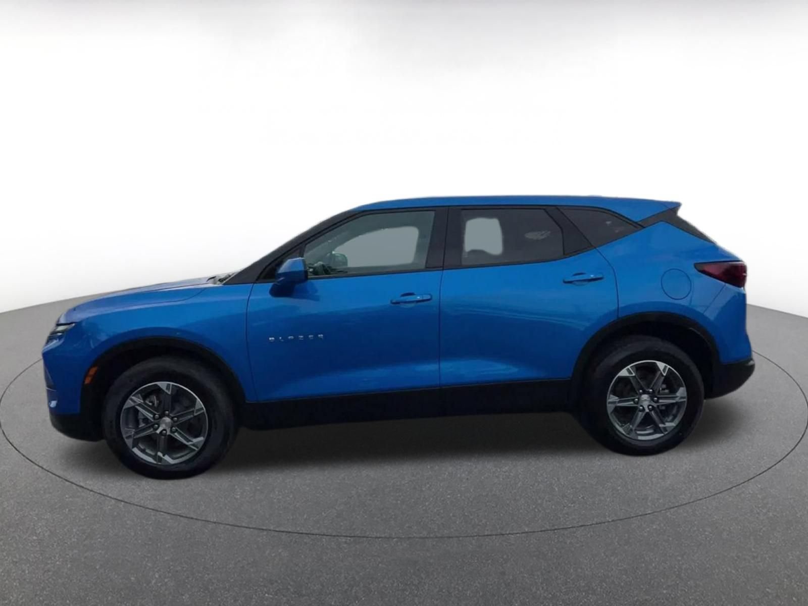 Used 2025 Chevrolet Blazer LT FWD image 8