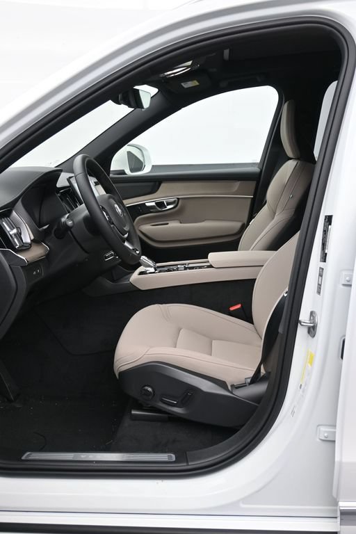 New 2026 Volvo XC90 T8 Plus AWD/4WD image 11